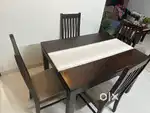 4-Person Dining Table with 4 Chairs – Near Mint Condition