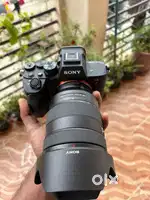Sony Alpha 7 M4 body and 24mm-105mm g lens 1 month old