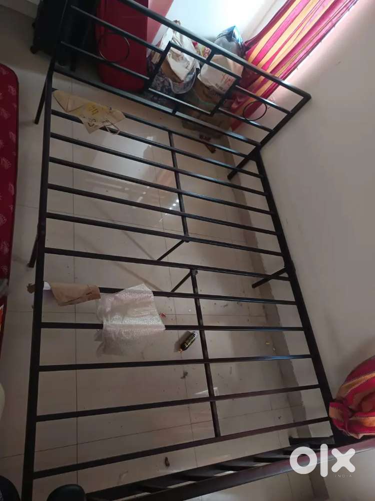 Queen Size Metal Bed, Heavy-Duty Iron Frame, Excellent Condition