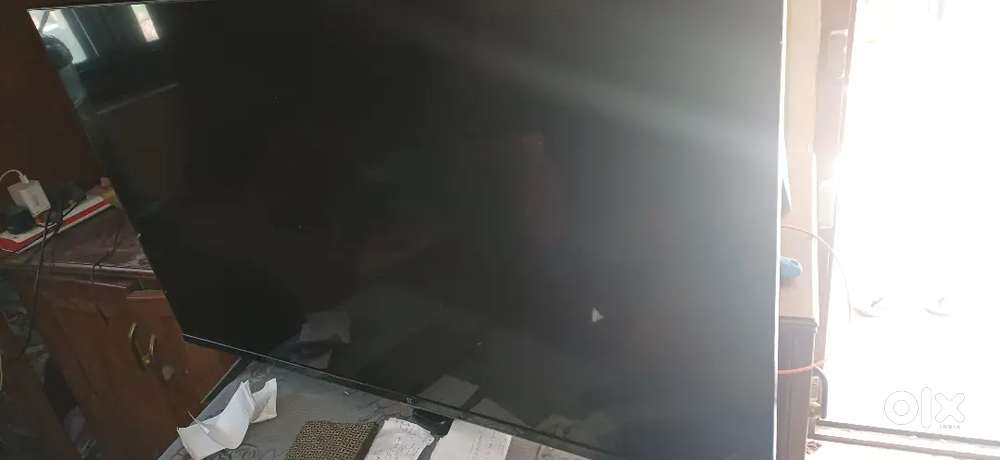 One plus tv v series 43 inch smart tv and remote