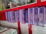 Cosmetic and jewellery item with glass counter