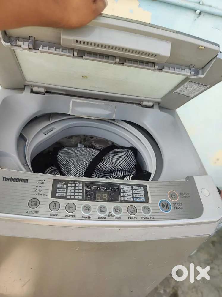 Refrigerator and washing machine