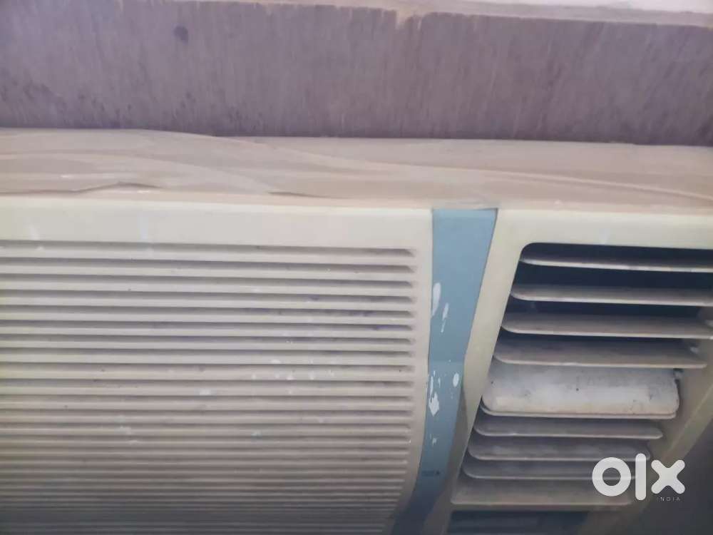 1.5 ton samsung window AC with stabilizer and remote
