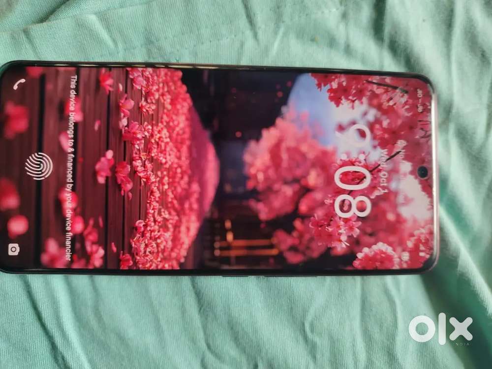 Used new and good condition phone age 6 month no problem phone