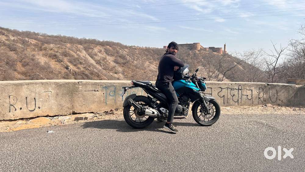 Yamaha FZ 25 musculer heavy engine bike