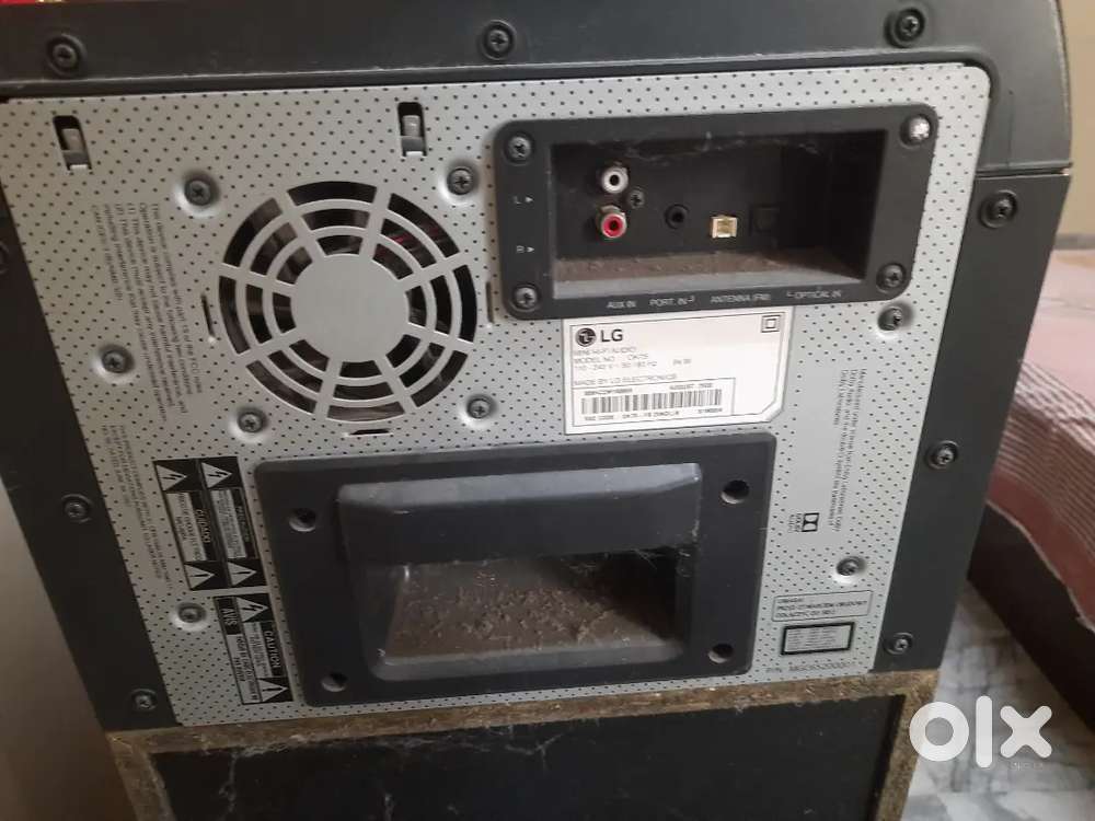 LG tall speaker