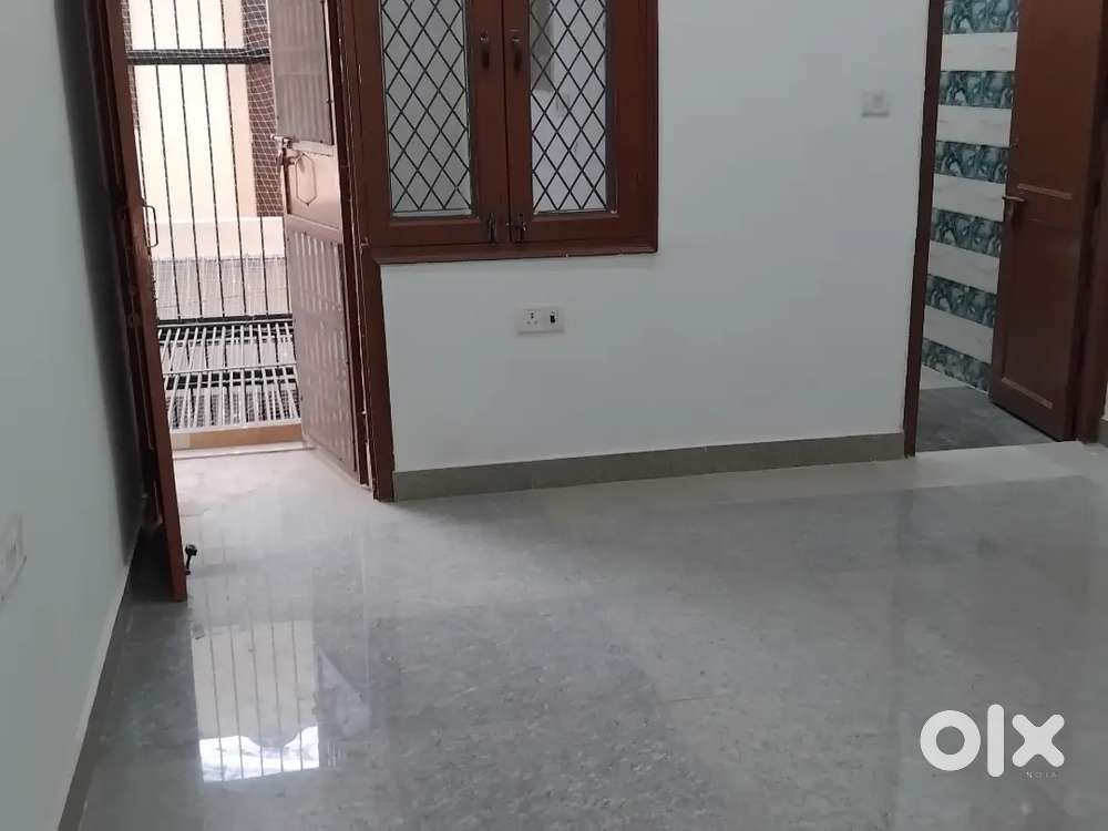 2 BHK SEMI FURNISH FLAT FOR Rent Noida