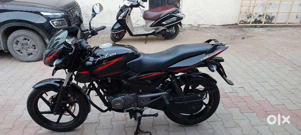 BAJAJ PULSAR 150 MODEL 2017. 1st owner