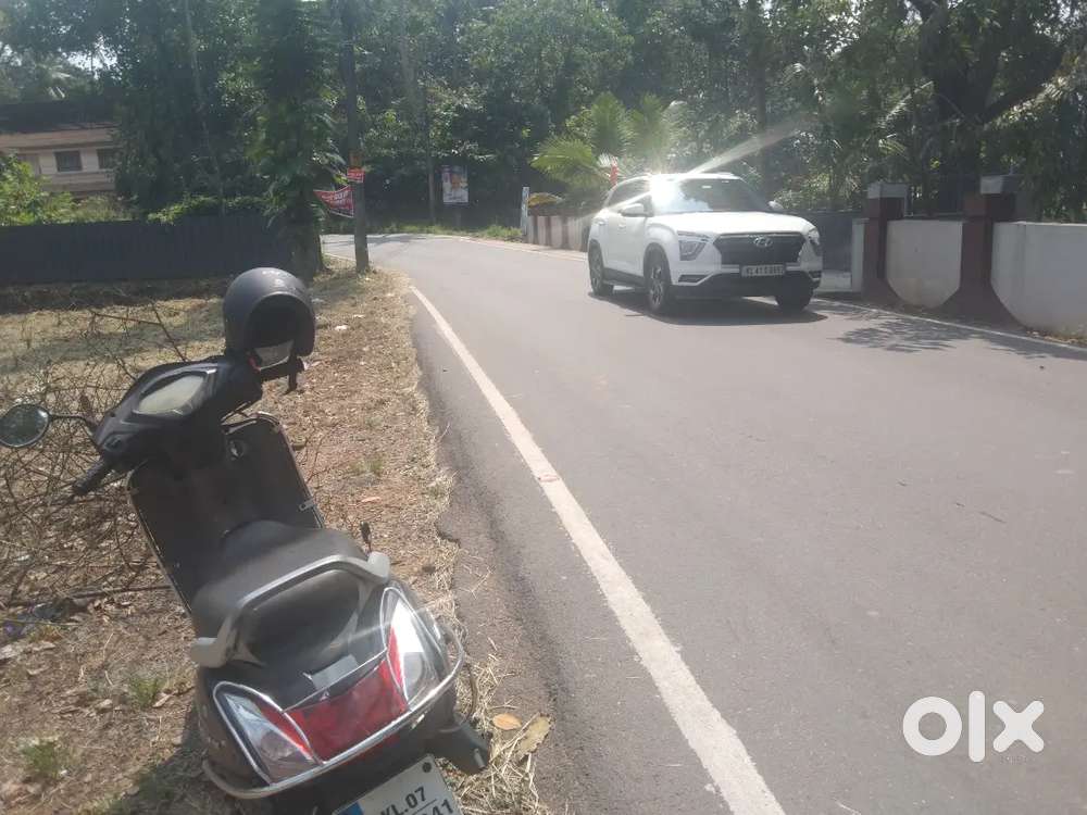 COMMERCIAL LAND 32 CENT FOR SALE KIZHAKKAMBALAM  MAINE ROAD FRONT