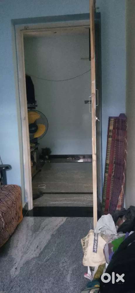 TO-LET For Batchlors Or Small Family