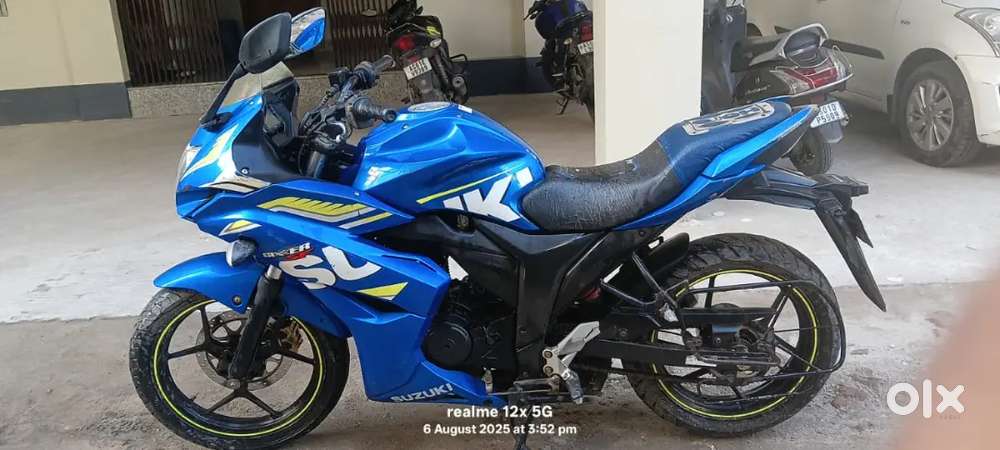 Suzuki Gixxer bike is on showroom condition.