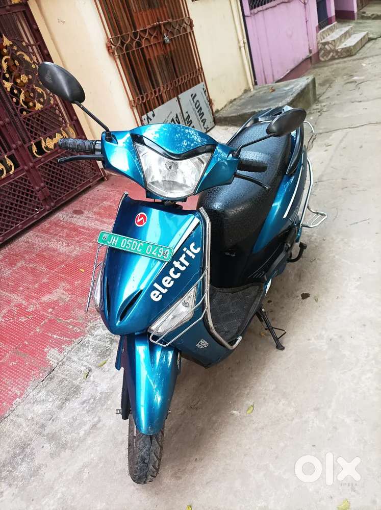 Dual Battery Best Condition House Wife Handed Scooty. Ready to use.