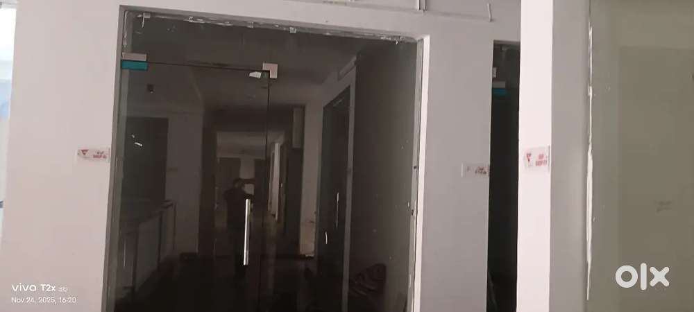 High street commercial upper ground shop ready to move