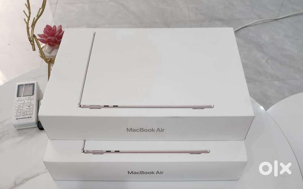Apple macbook m4 air 16/256 with warranty