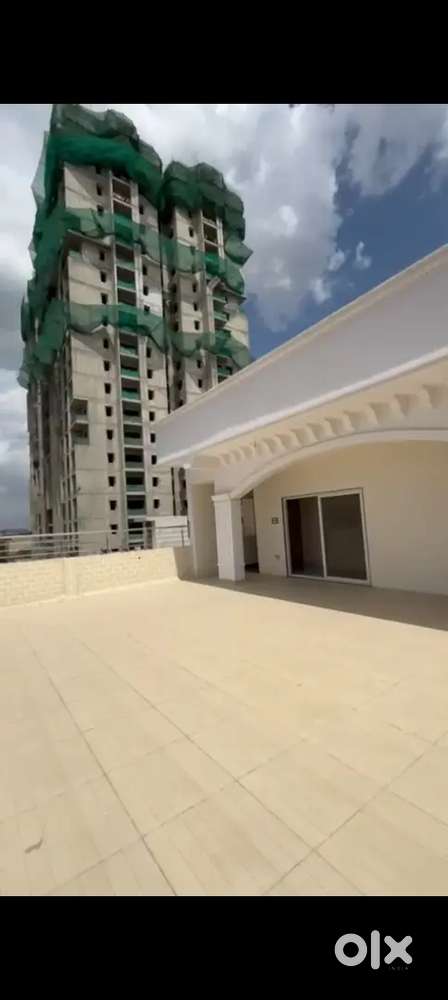 6 bedroom penthouse with 1000 sft open area