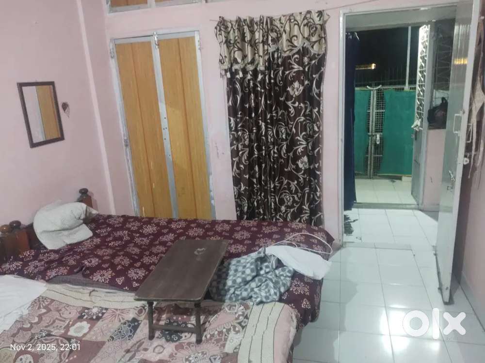 Professional Male Room mate required