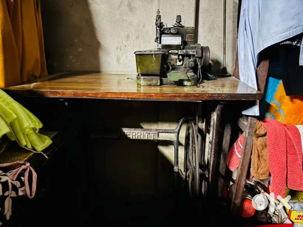 INTER LOCK SEWING MACHINE  8 MONTHS NEW CONDITION