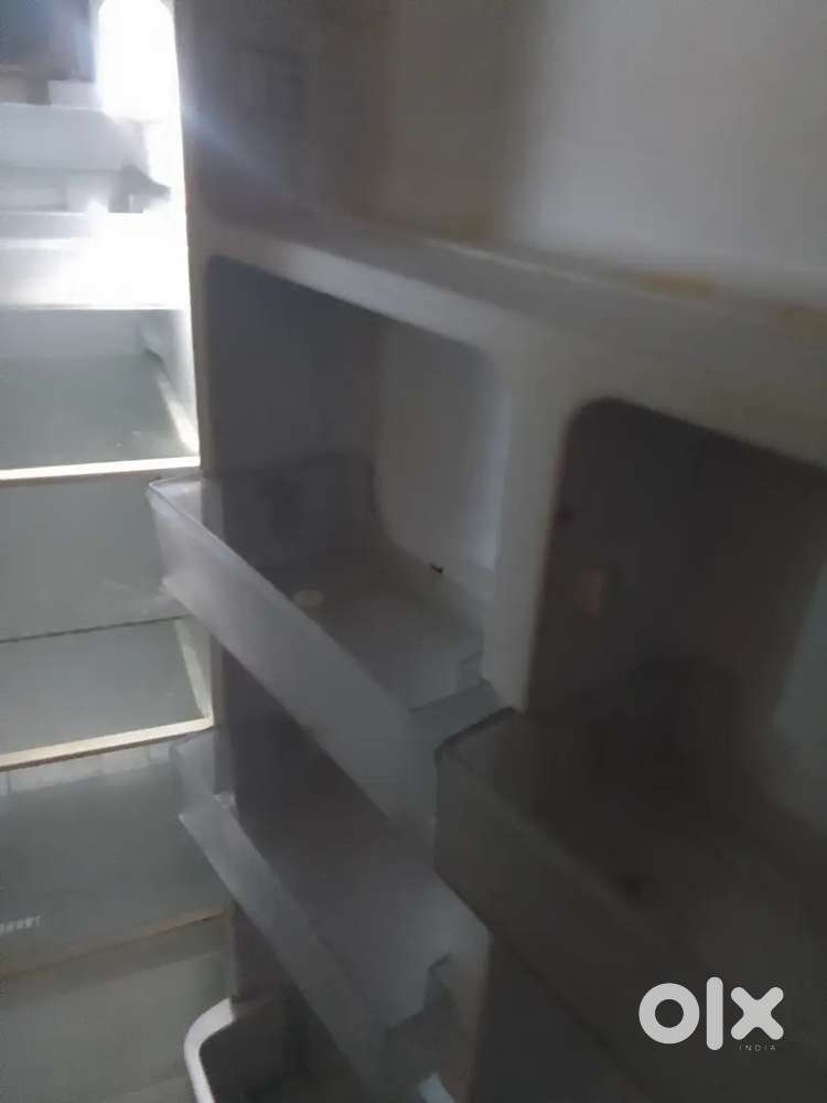Refrigerator heir 240 ltr