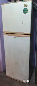 4 year old double door fridge only Gas dalvani pdegi