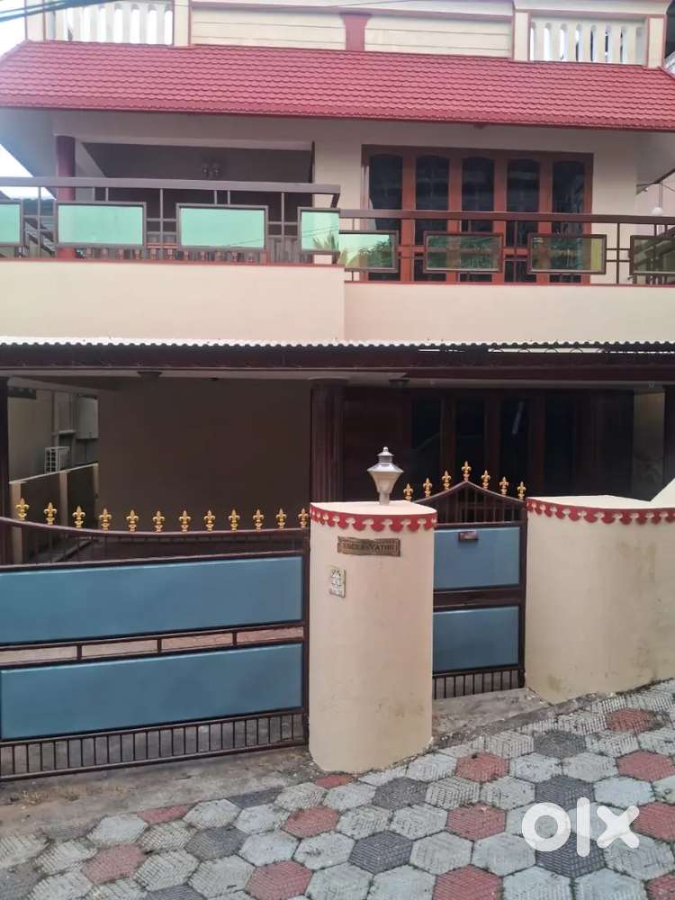 Govt employees preferable for rent