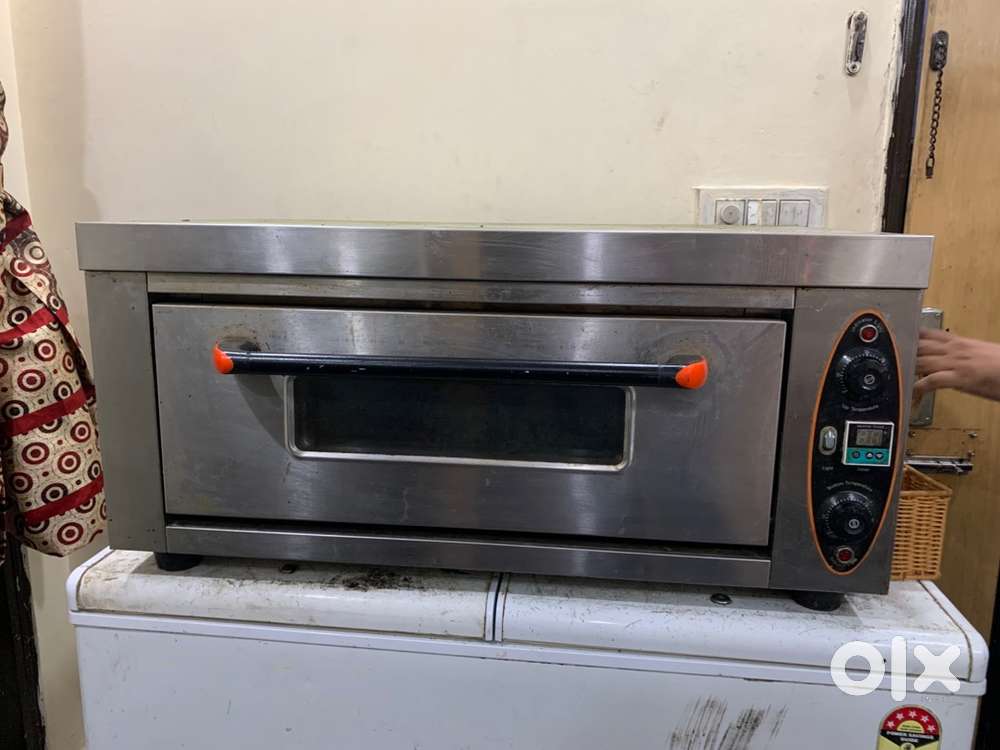 Pizza maker machine