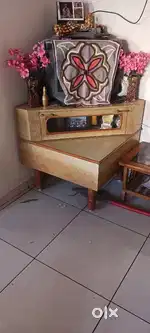 TV Unit -1, અને સેટિ -2, લાકડાનો કબાટ 1..