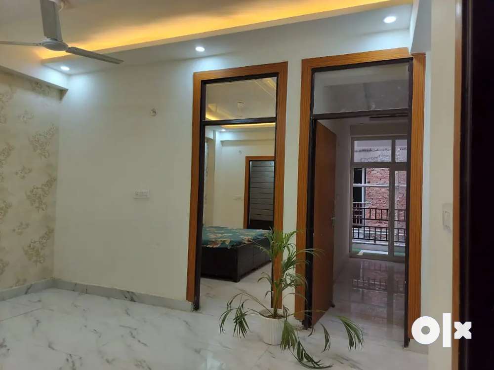 2bhk flat semi furnished good condition society