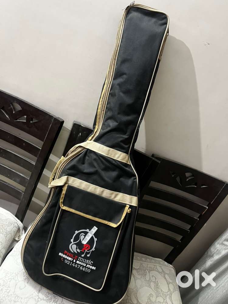 brand new acquistic guitar with cover