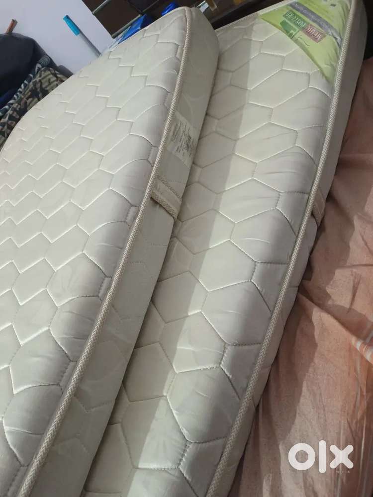 Dining table & Springs Mattress in Good condition