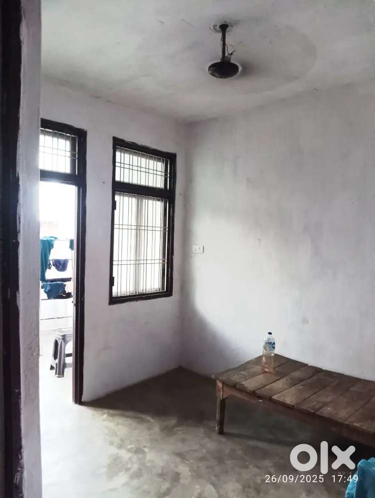 2-room set in vikas nagar