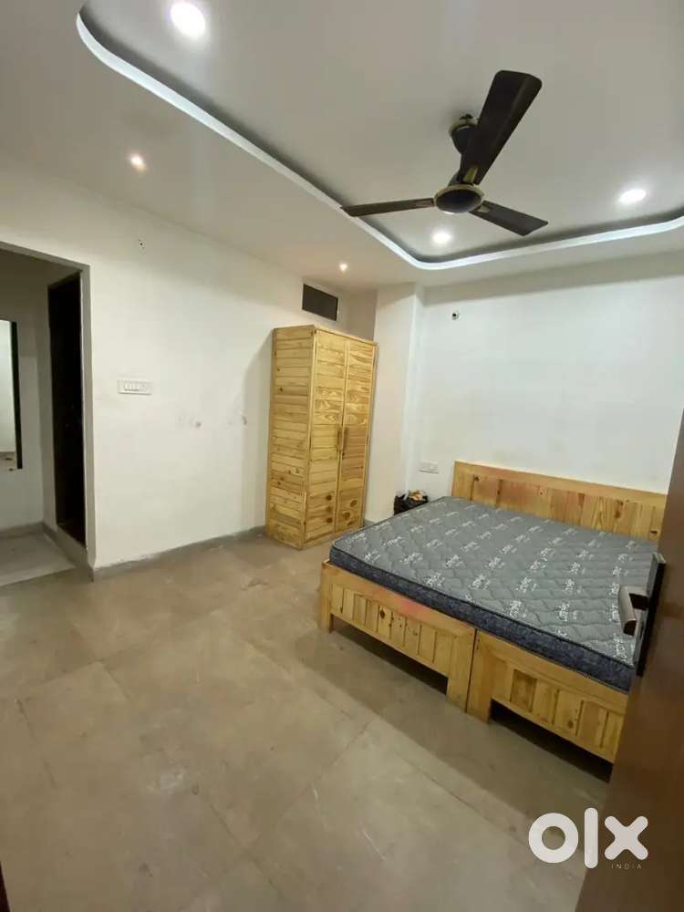 2bhk penthouse Indipendent with sappret terrace