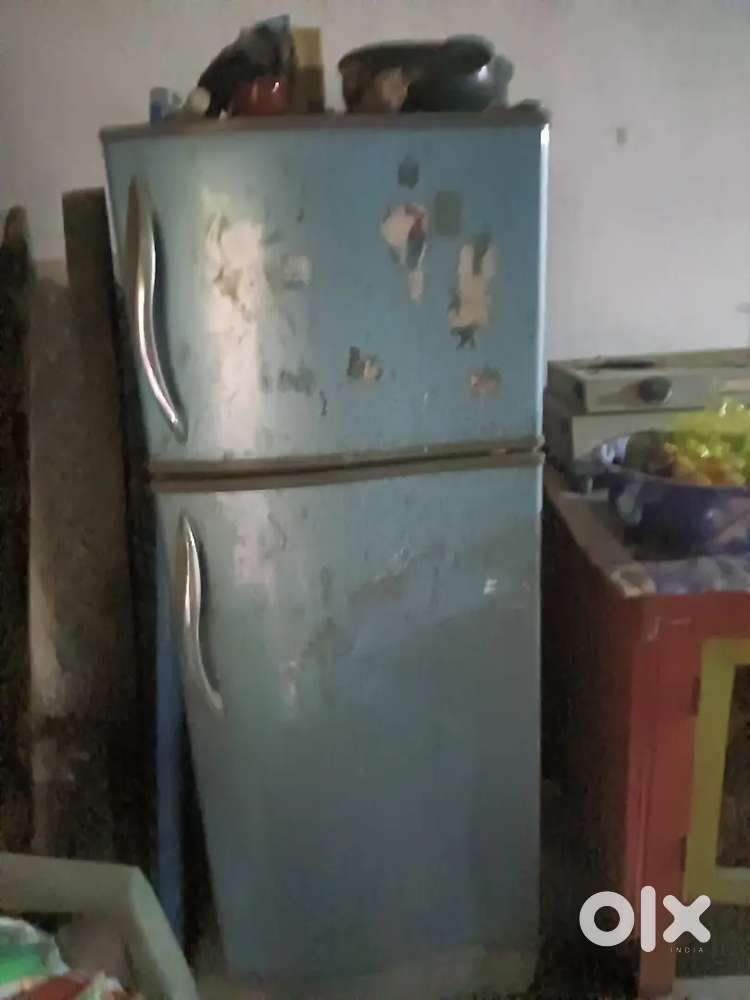 “Used Fridge in Great Condition – Affordable Price!”