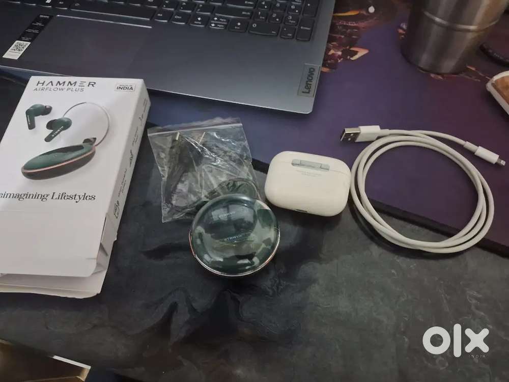 Hammer Airflow Plus  + Apple Earbuds & iPhone Charger