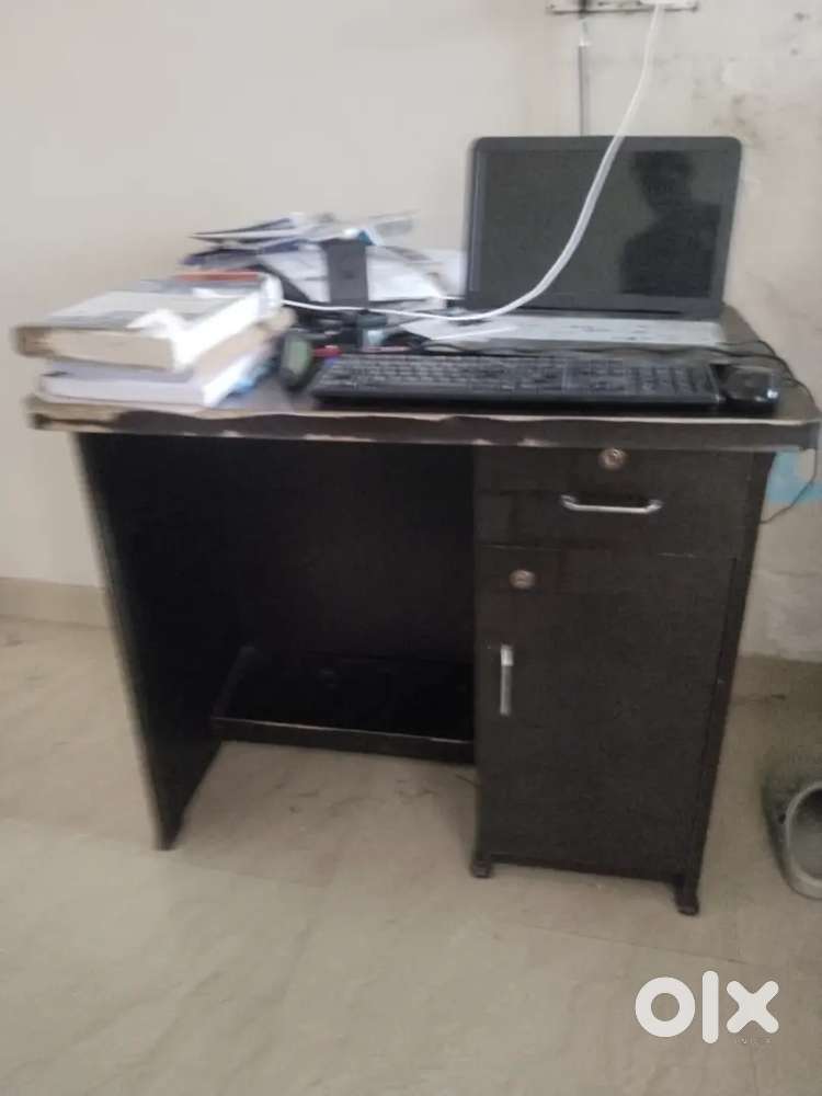 Computer table