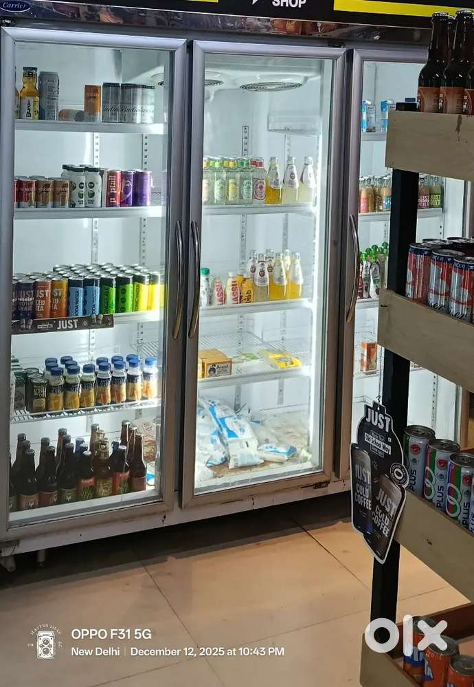 Triple door chiller for urgent sale