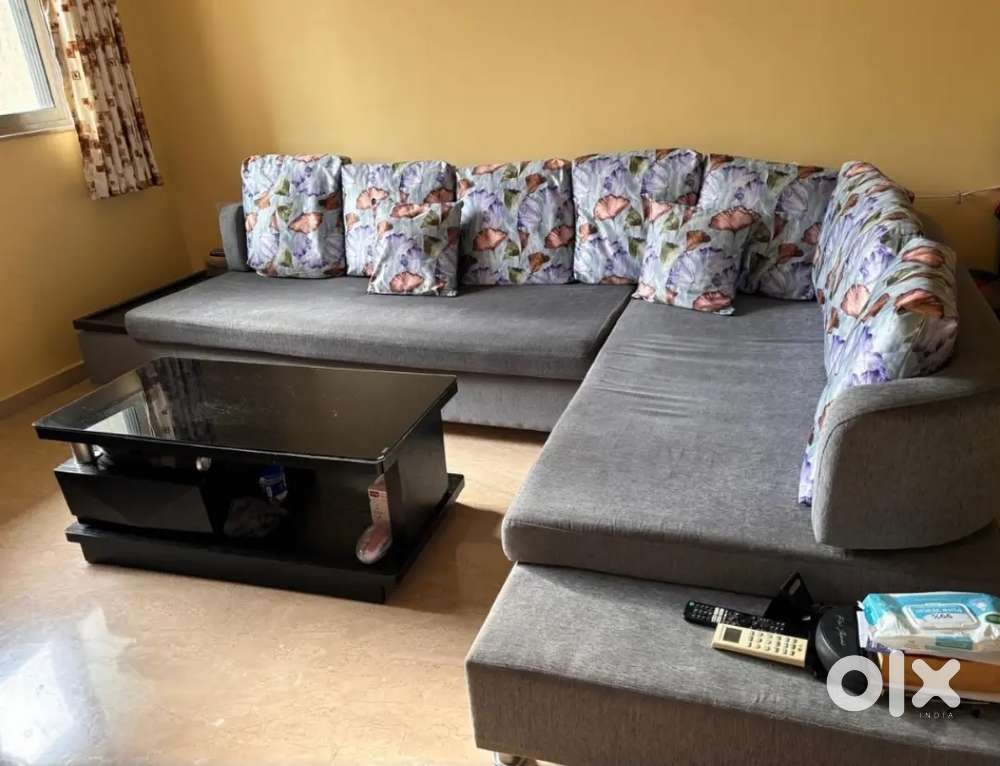 L shape 6 seater sofa with table