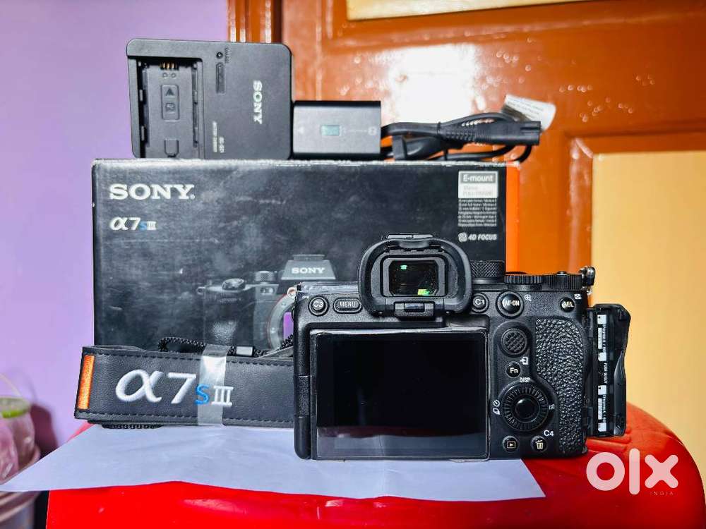 Sony a7Siii (ILCE-7SM3) - Professional Digital Mirrorless Camera
