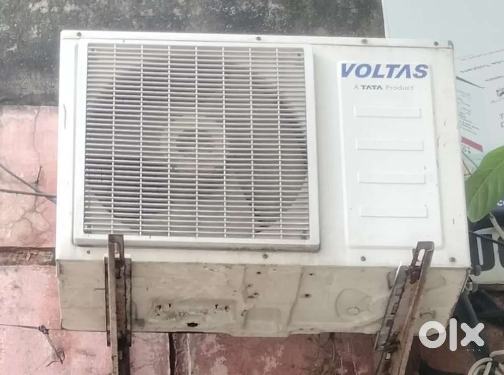 VOLTAS 3 STAR COPPER COIL SPLIT A C FOR SALE