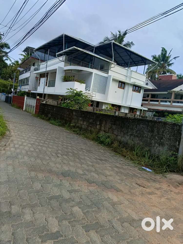 6 cent corner land for sale in Kadavanthra