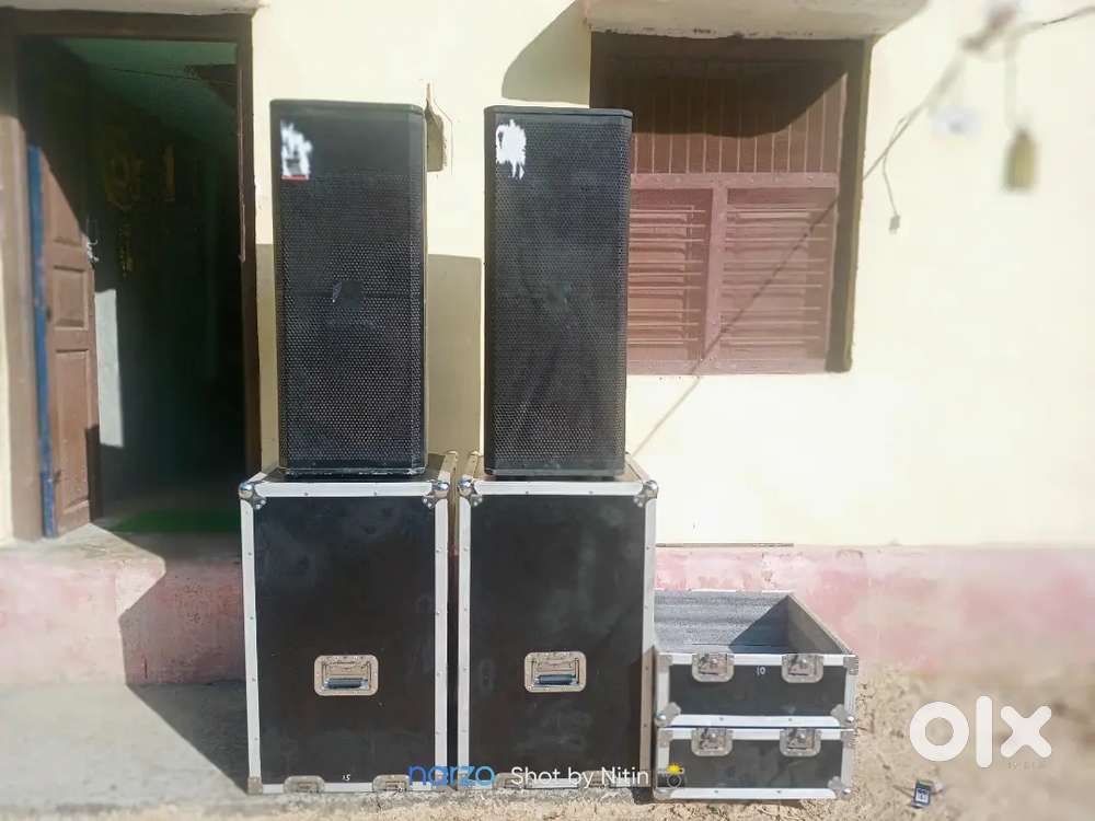 12 speaker 1600watt speaker+450 hf  (new condition) with flight case