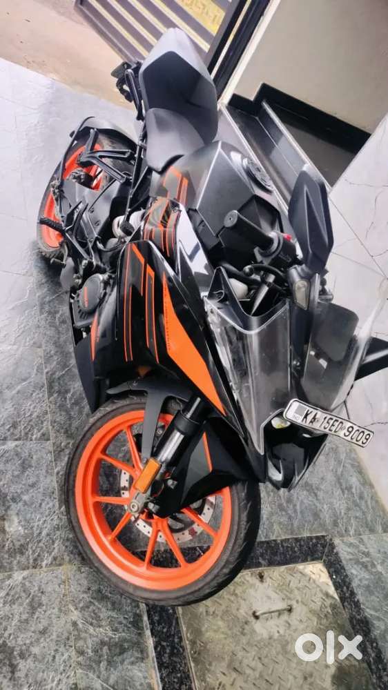 KTM RC 200 DARK BLACK VARIENT