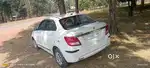 टैक्सी गाड़ी चलाने के लिए ड्राईवर की आवश्यकता है