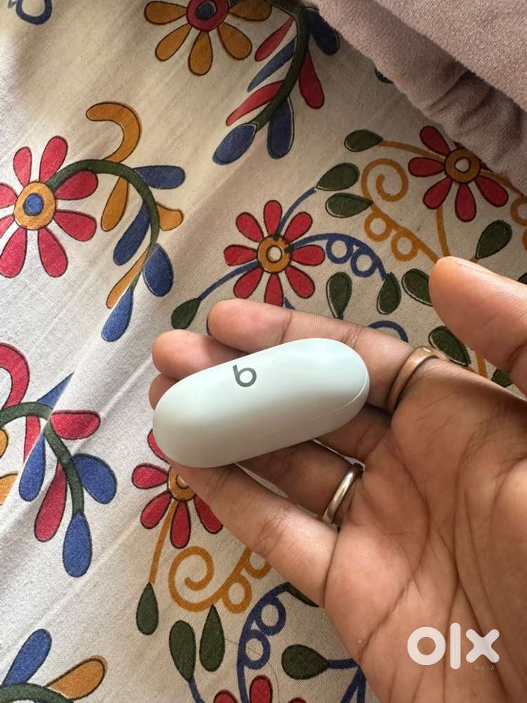 Beats solo buds grey colour