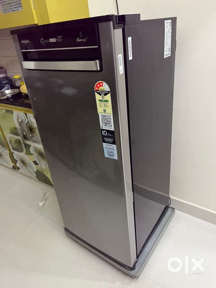 Whirlphool vitamagic pro auto defrost 192 L frige for sale