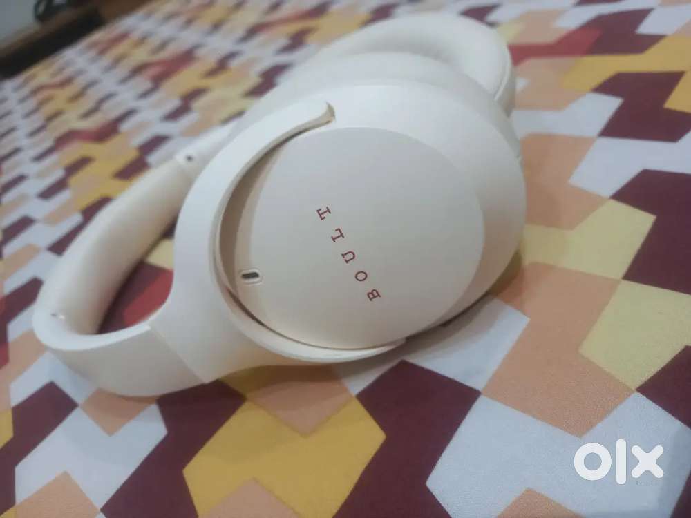 Brand new boult headphones, knly 2 days happen i have buy it
