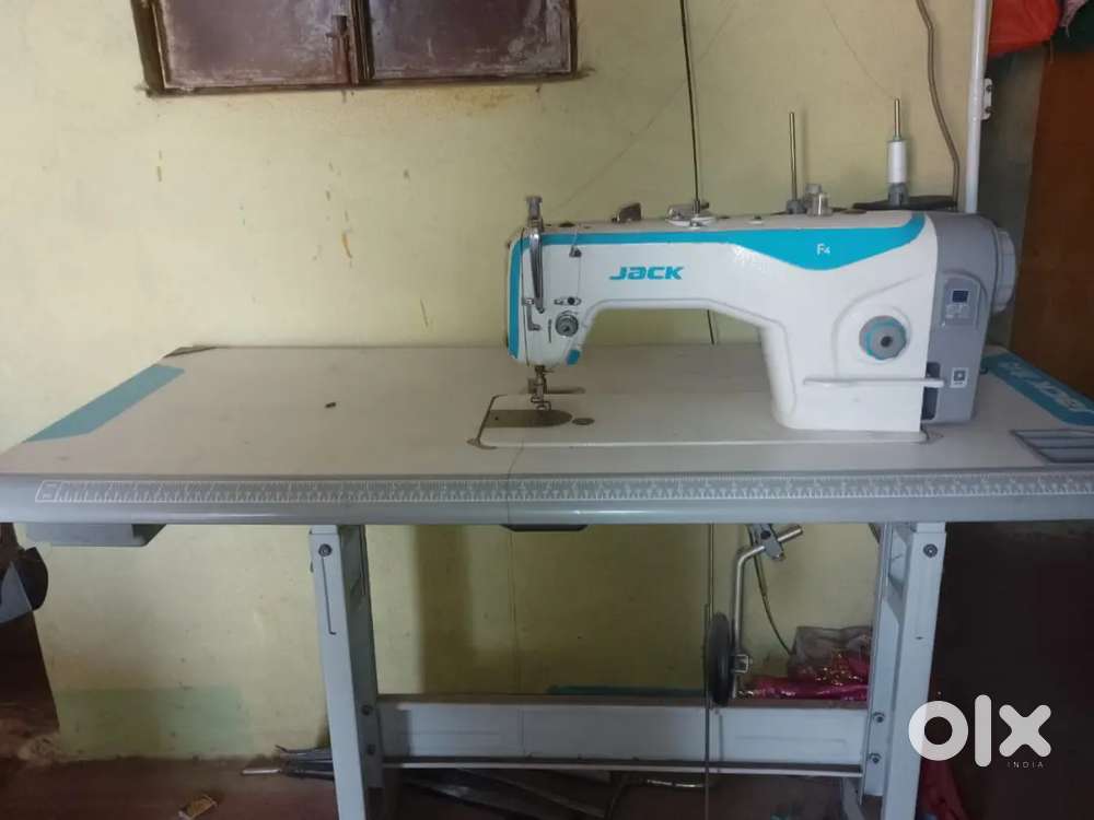 jack F4- sewing machine