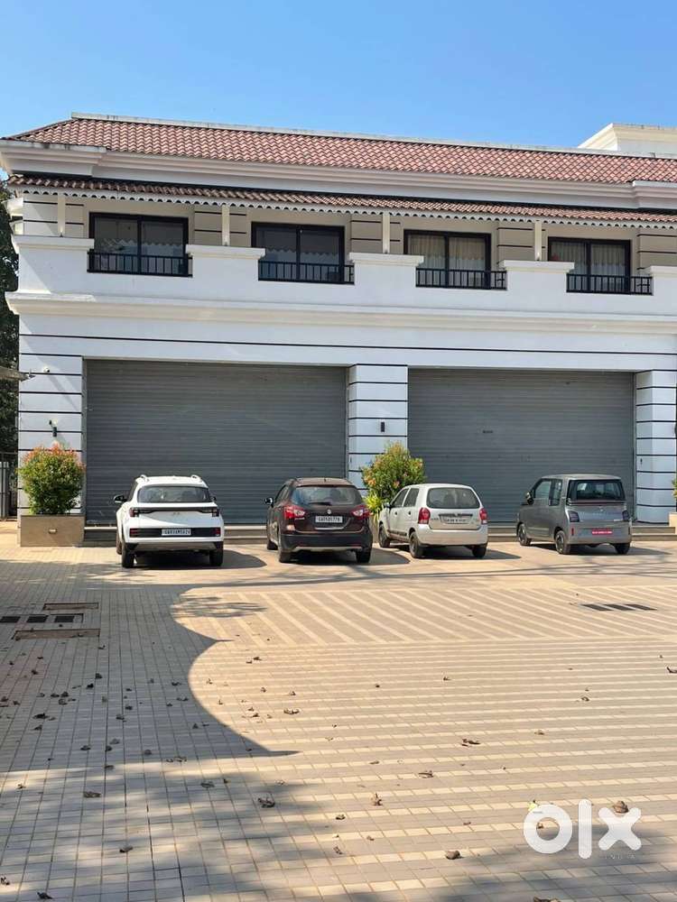 Highway shop for sale in Nuvem