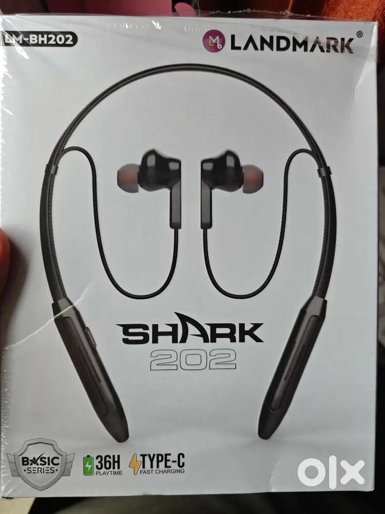 Brand New Seal pack Landmark Neckband