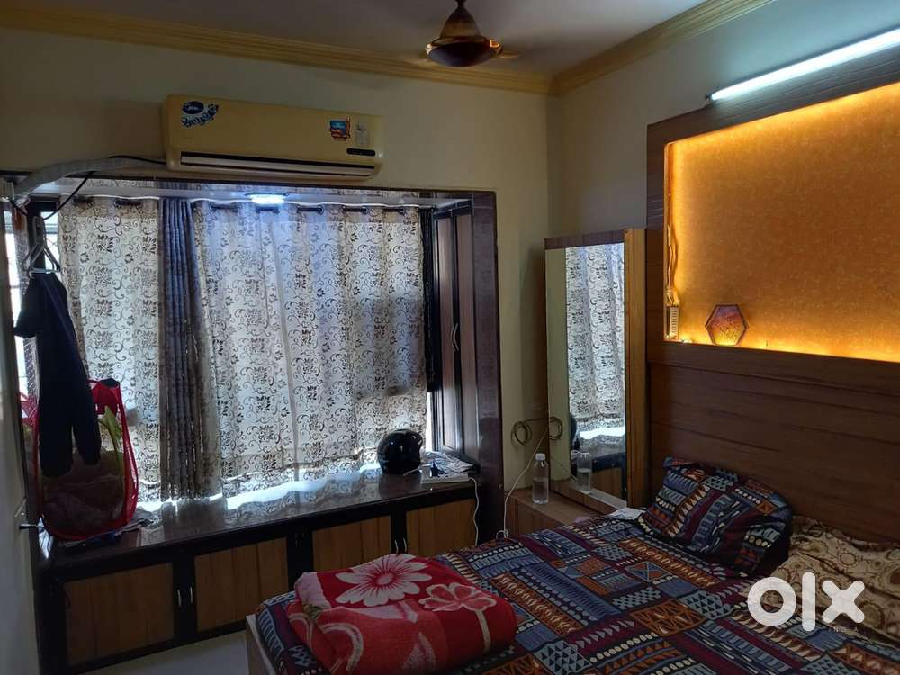 Looking for a male flat mate replacement