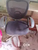 एक काउंटर  एक कुर्सी  अच्छी कंडीशन में